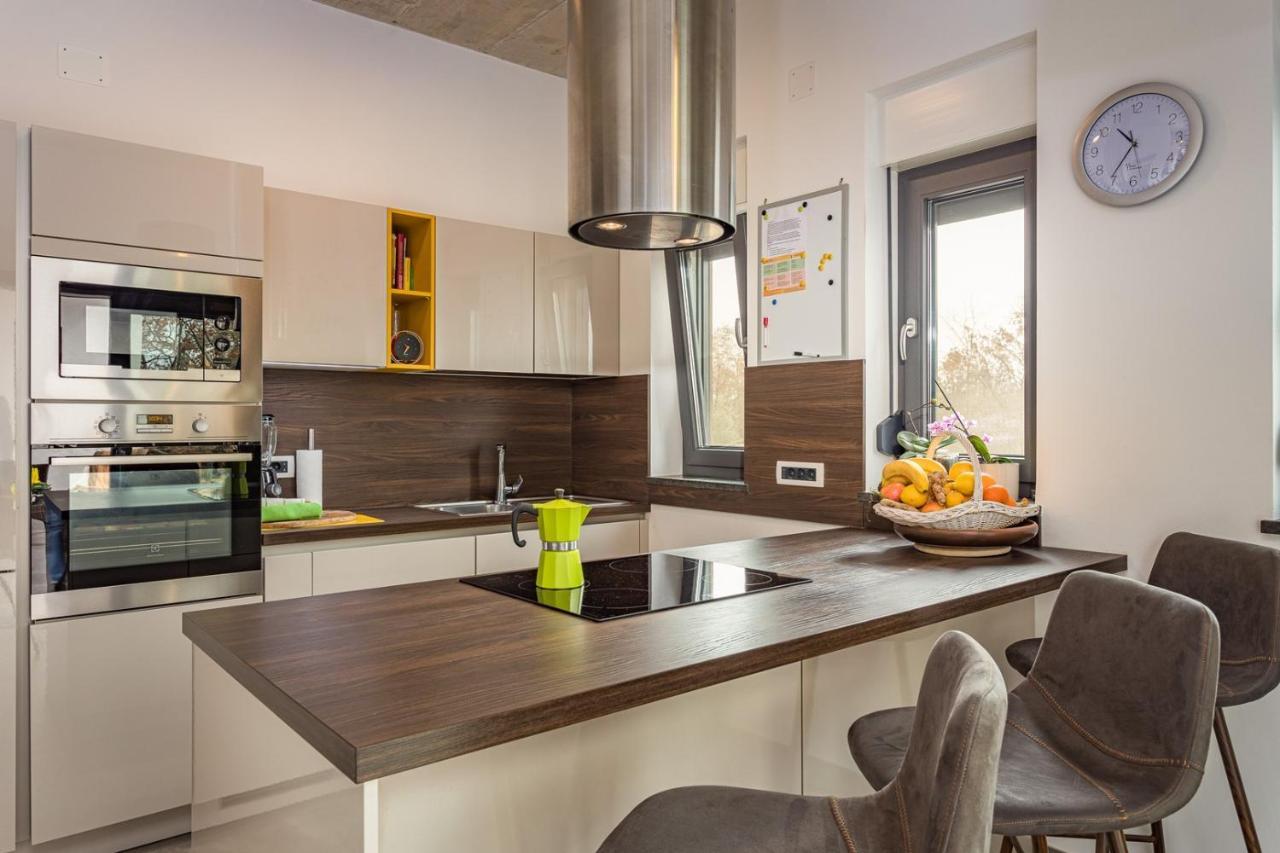 Apartments Bijou With Big Private Garden Near Umag Vilanija Exterior foto
